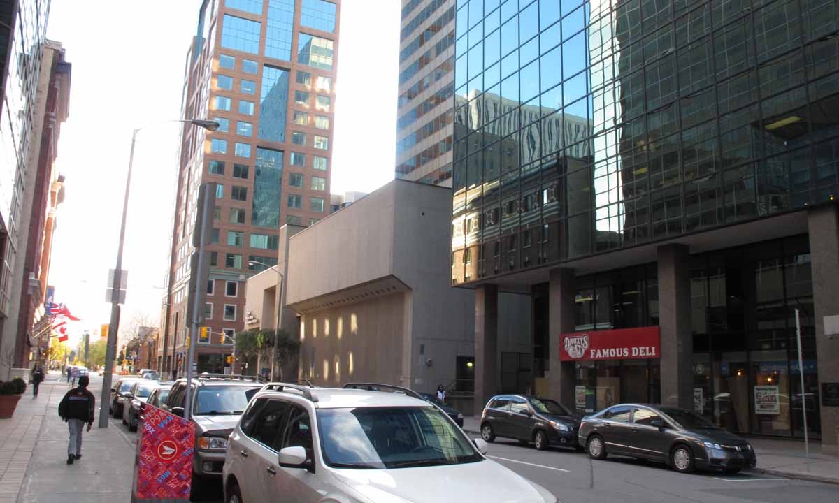 Looking south along Metcalfe Street wih library in context