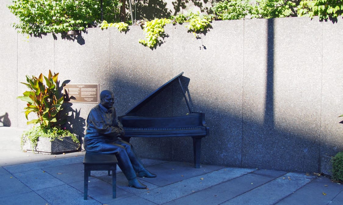 Oscar Peterson bronze figure at the corner of Elgin Street and Mackenzie King Bridge