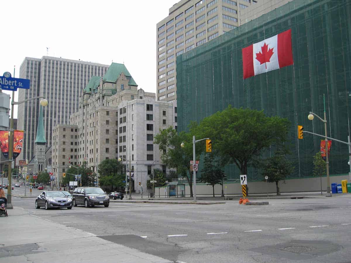 Demolition in context with the Lord Elgin south of the Lorne on Elgin Street