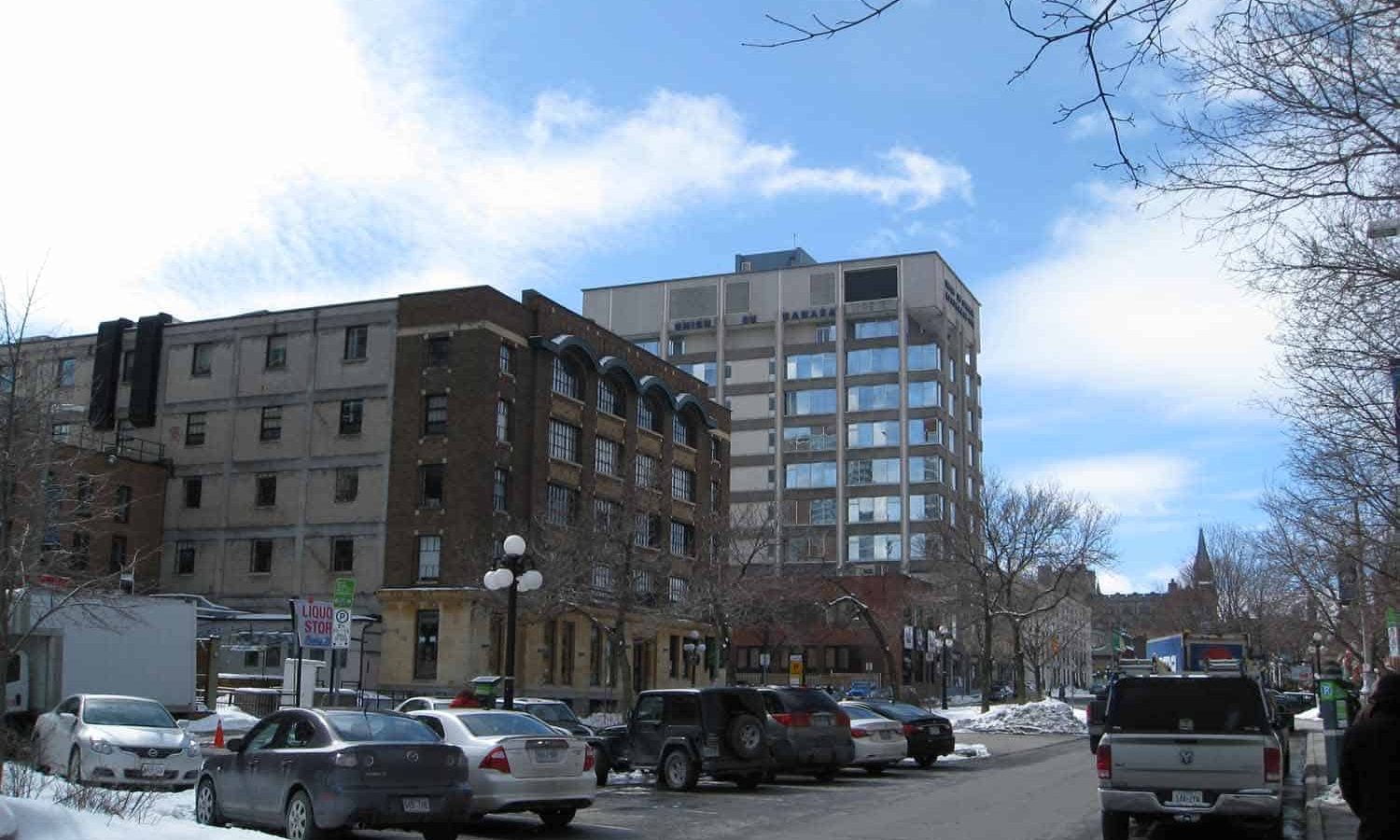 Building in context from York Street