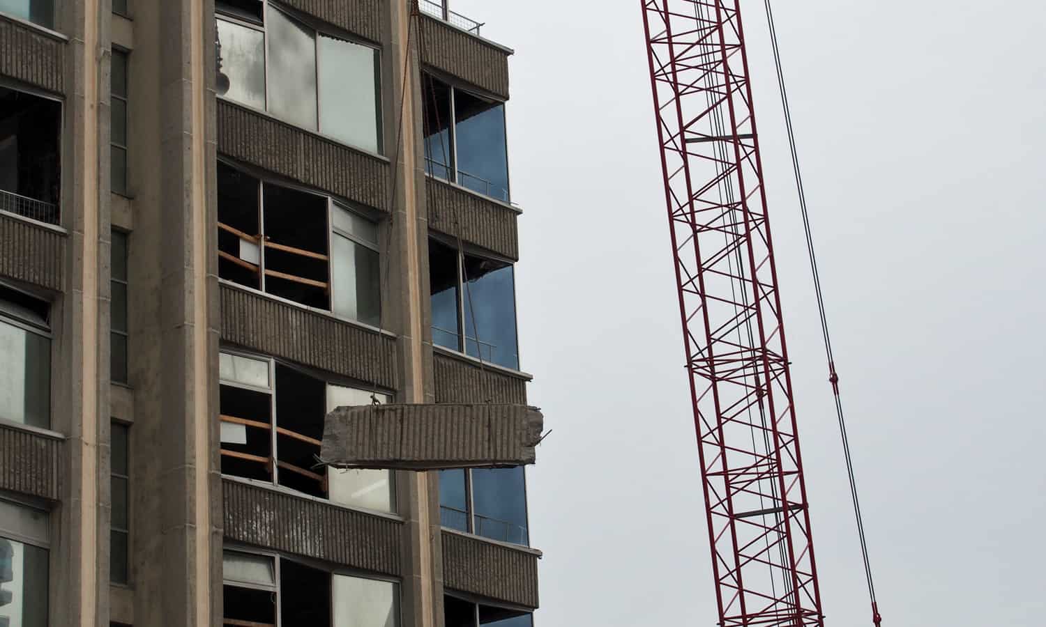 Lowering a piece of concrete cladding