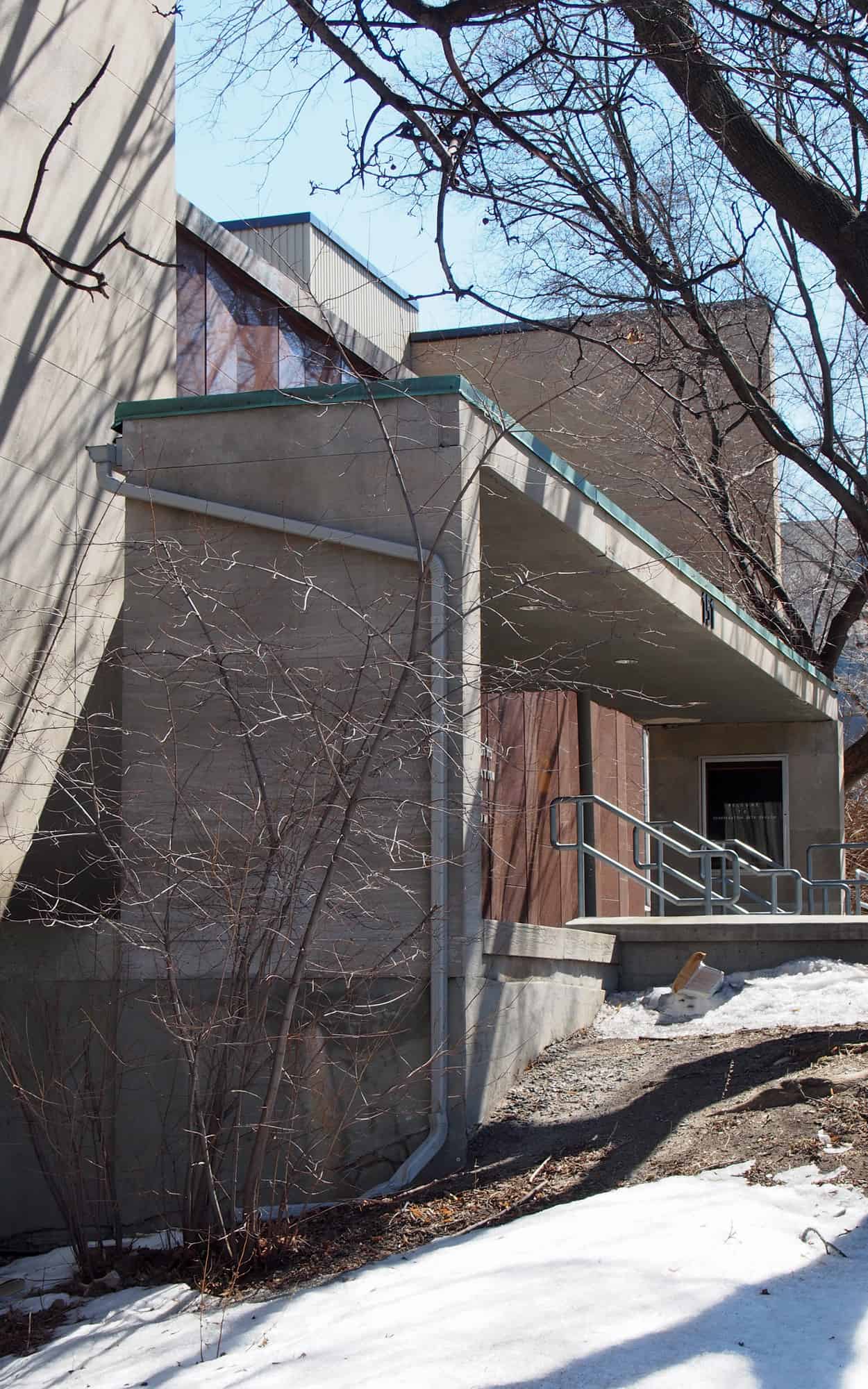 Relationship between main entry canopy and the Chapel Street elevation