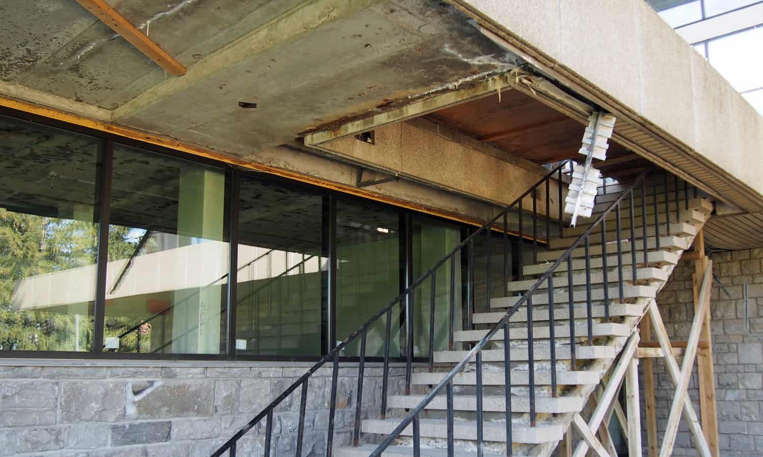 Detail of the outdoor terrace undercroft at the access stair