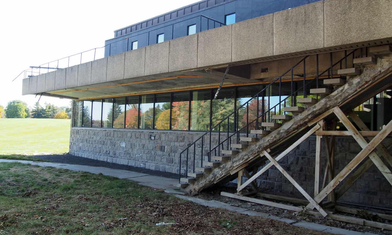 North wall of the formerly connecting extension with its stair